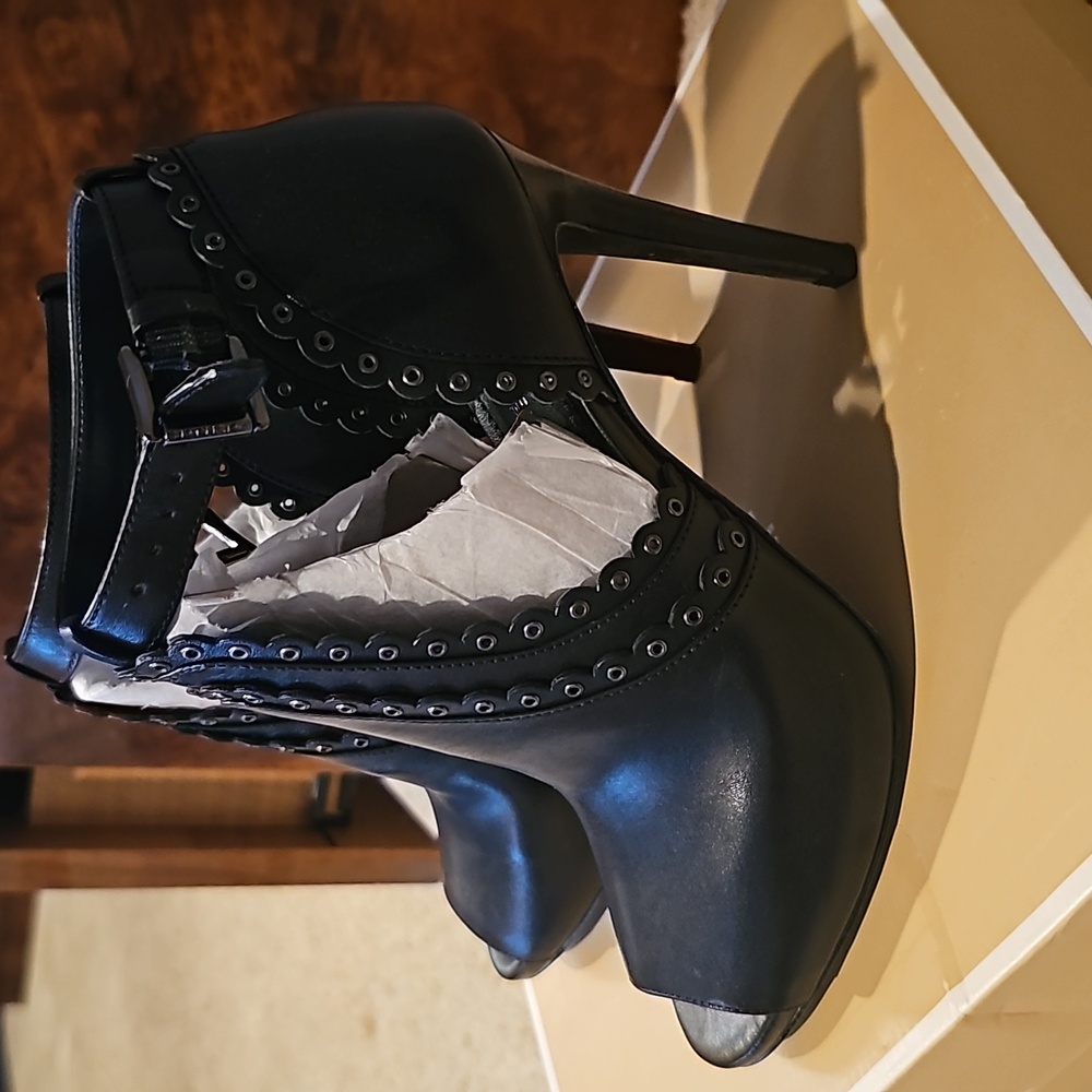 Mk Booties - image 4